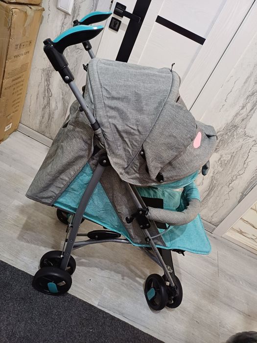 Продаётся фирменный прогулочная коляска трость