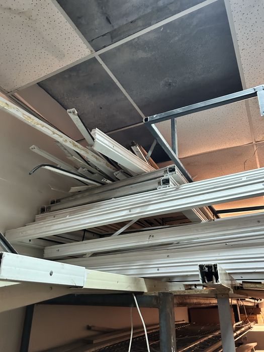 Пластиковые перегородки с дверью