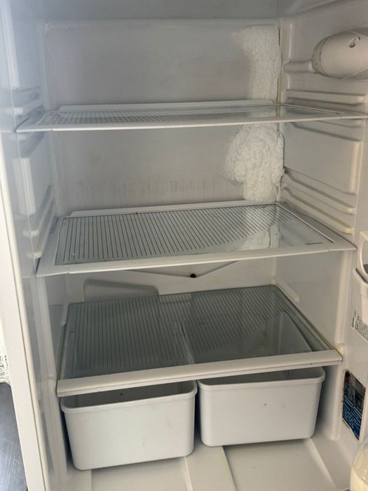 Продам б/у холодильник Indesit, в рабочем состоянии