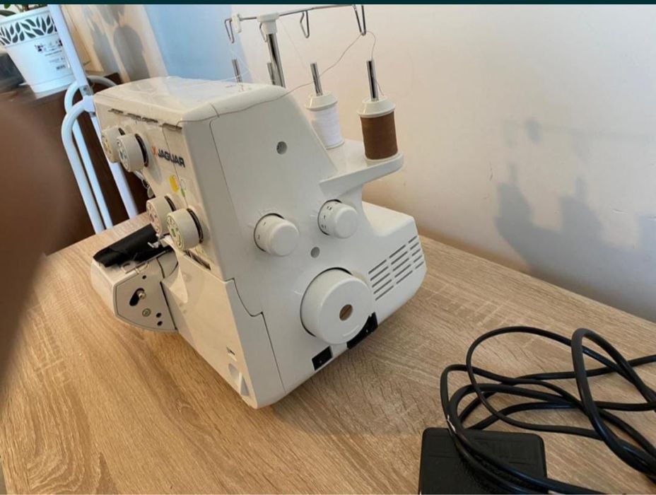 Срочно Продам Оверлок Jaguar