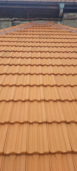 Двуетажна къща с двор