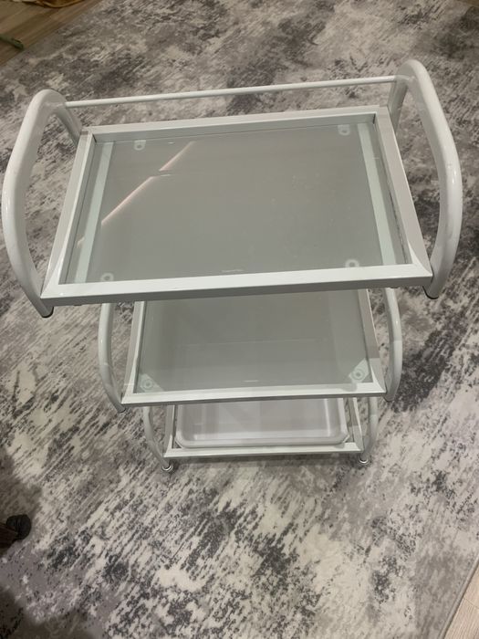 Продается парикмахерская помощница новая 2 шт.