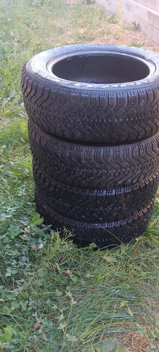 Шины машины пятнадцатого размера