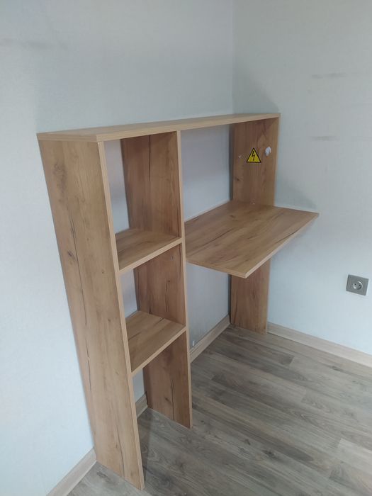 Стол письменный, с полками