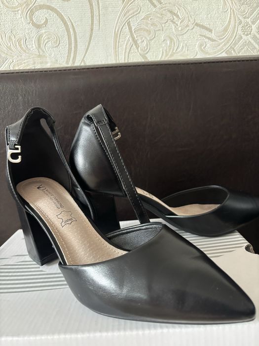 Продам женские туфли