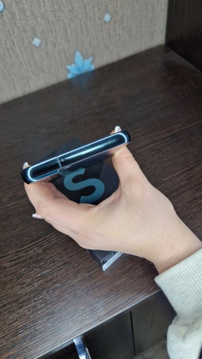 Продам Samsung S22