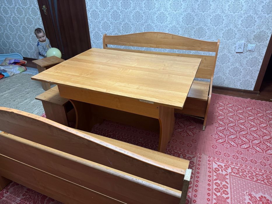 Кухонный стол стулья