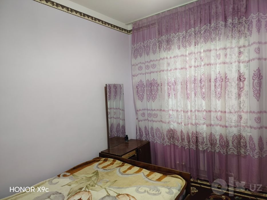 Forish tumani Xonbandi shaharchasida 3 xonali uy sotiladi.