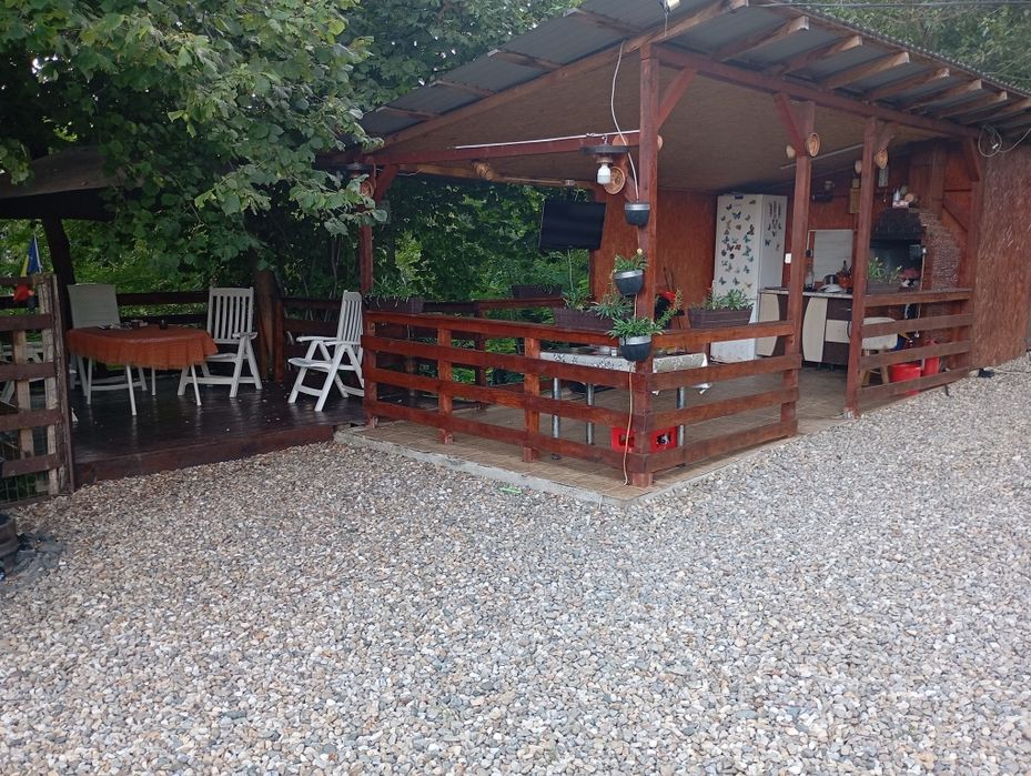 Vând casă de vacanță