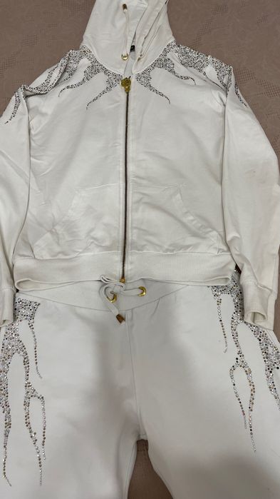 Белый женский спортивный костюм