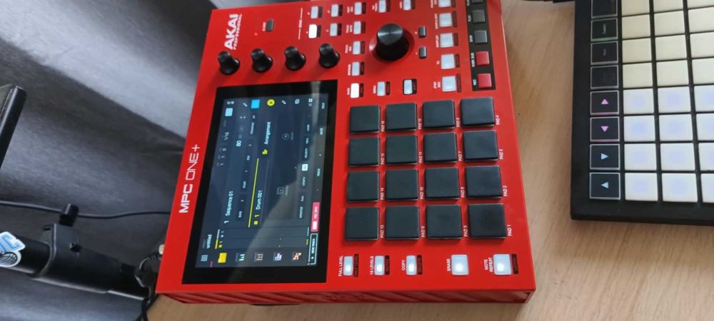 Семплер Akai MPC One +  , 128 gb sd карта