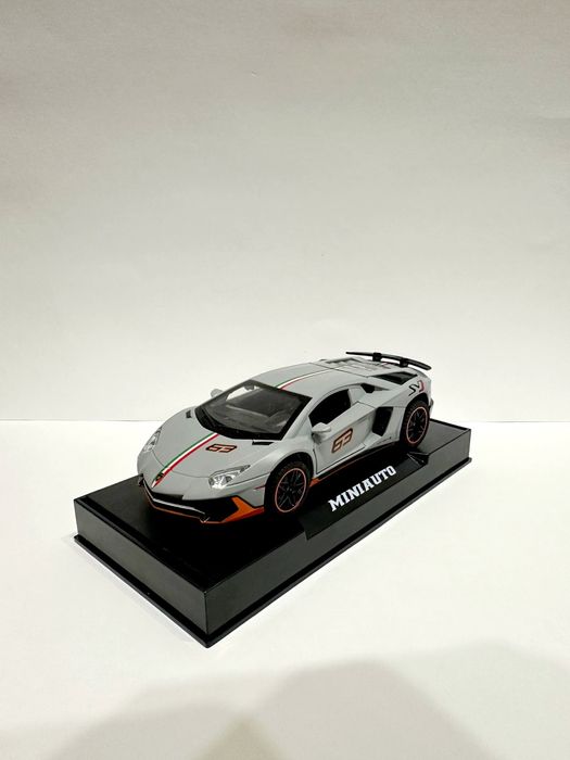 Lamborghini AventadorSVJ 1.32! Металлическая модель со светом и звуком