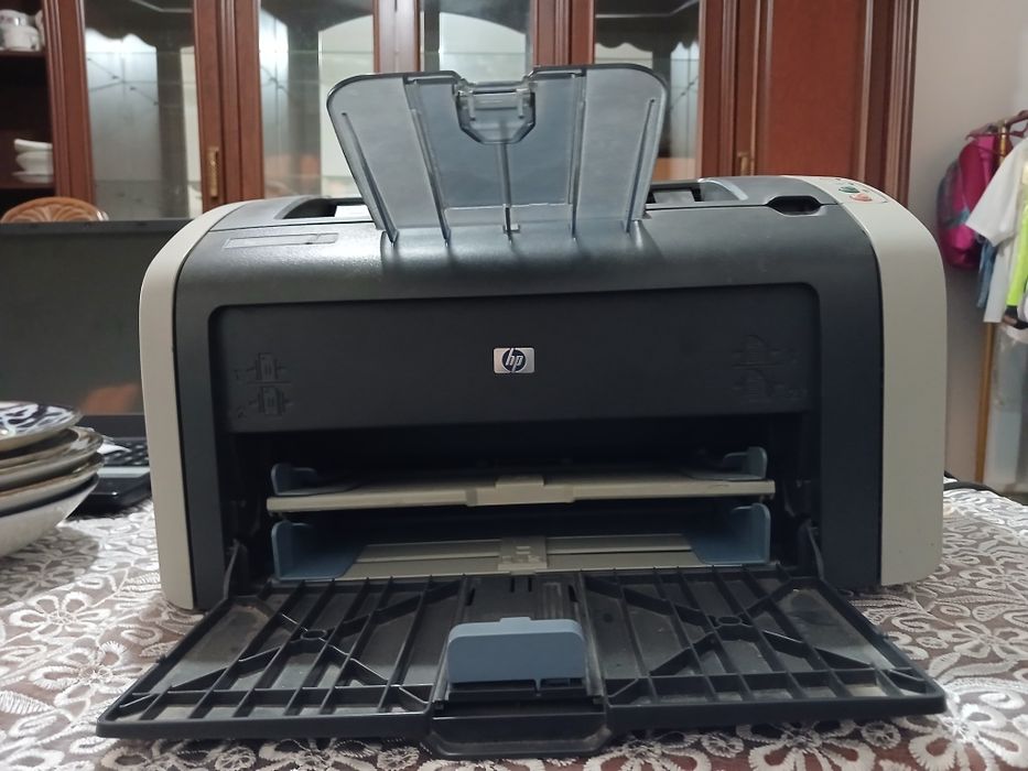Продам принтер HP 1018