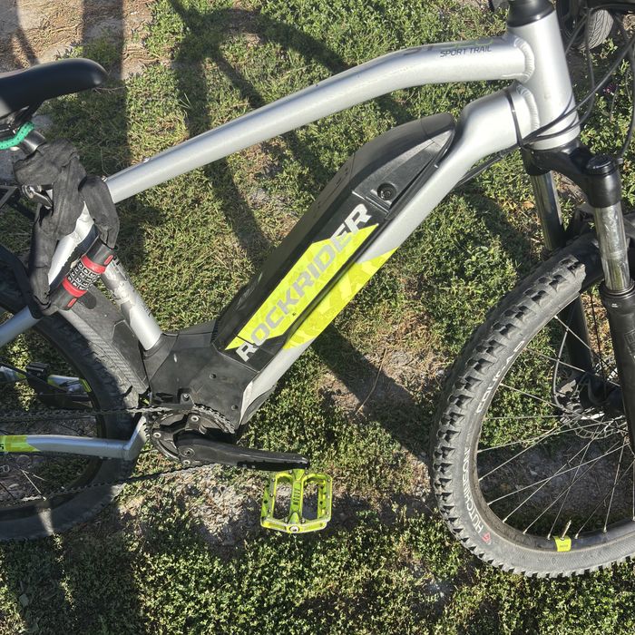Schimb bicicleta sau vind bicicleta merge impecabil
