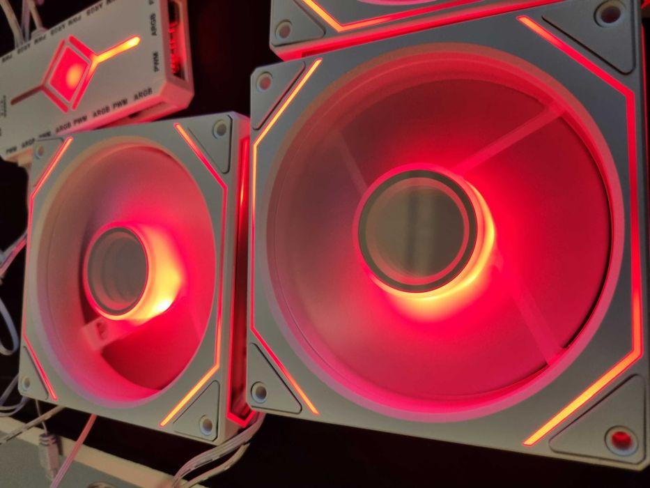 Ventilatoare PC ARGB 120mm PWM 1600rpm Hydro-bearing negre/albe