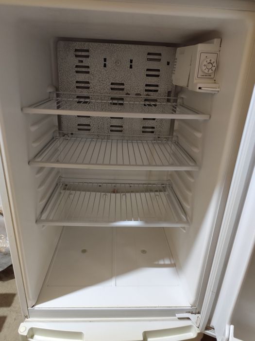 Продам холодильники 2 шт Бируса Россия