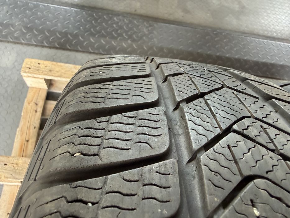 4бр. Зимни Гуми С Борд 215/55R/17 -PIRELLI- DOT:4220- 5.9мм.