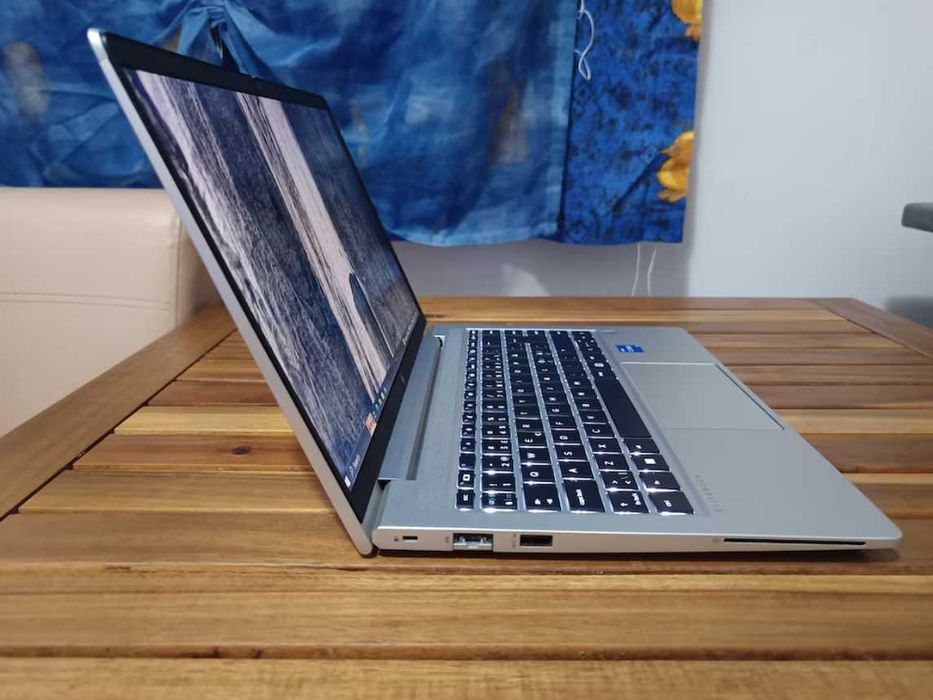 HP EliteBook 650 G9 (i5 1235U, 16GB RAM, 512GB NVMe SSD)
