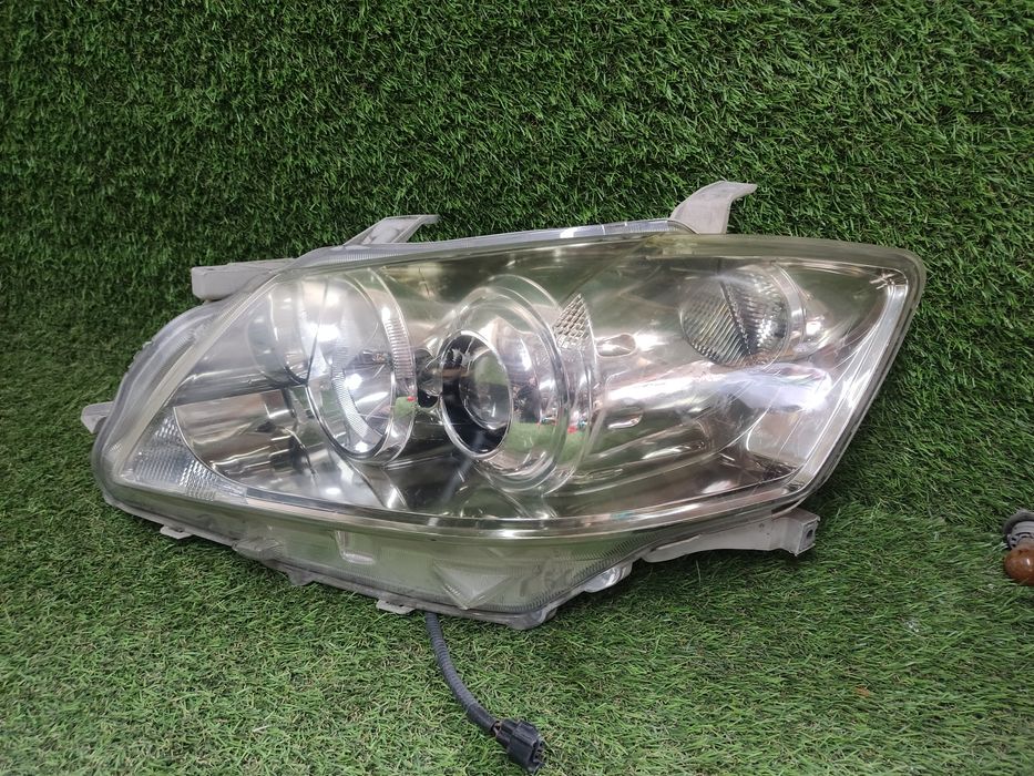 Фара левая Toyota aurion