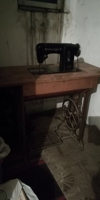 Шевна машина крачна Lucznik. Запазена и работеща!