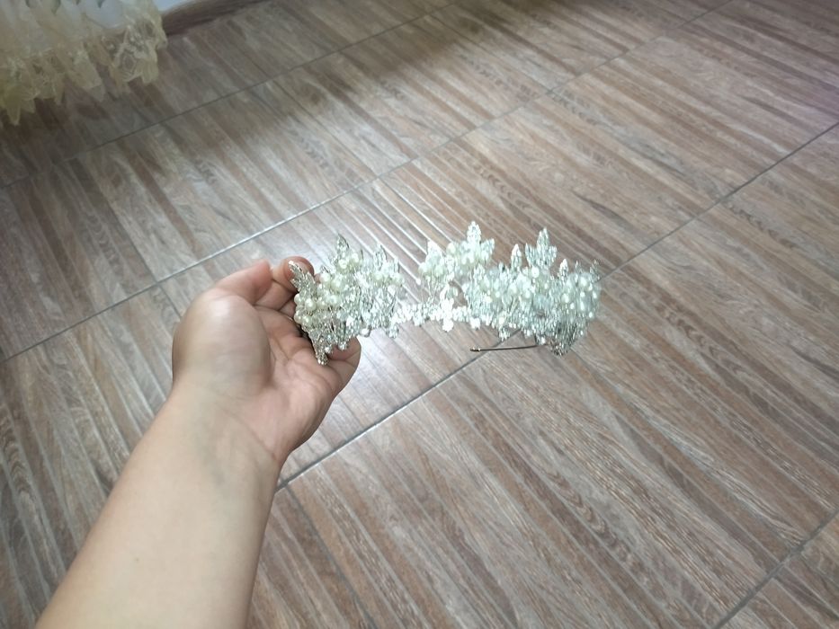 Voal necununat și coronita