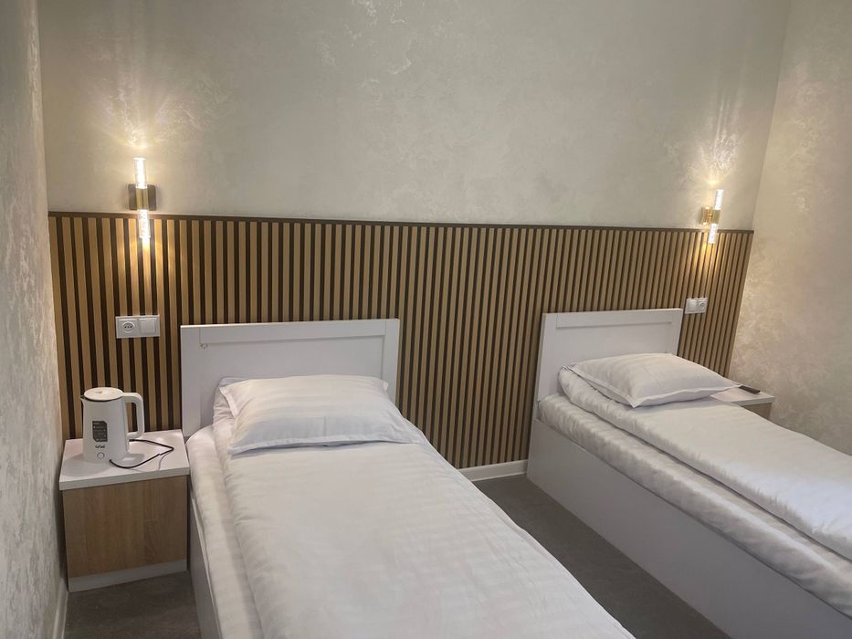 Rest Hotel oilaviy mehmonxona qarshi  krugdan kirganda