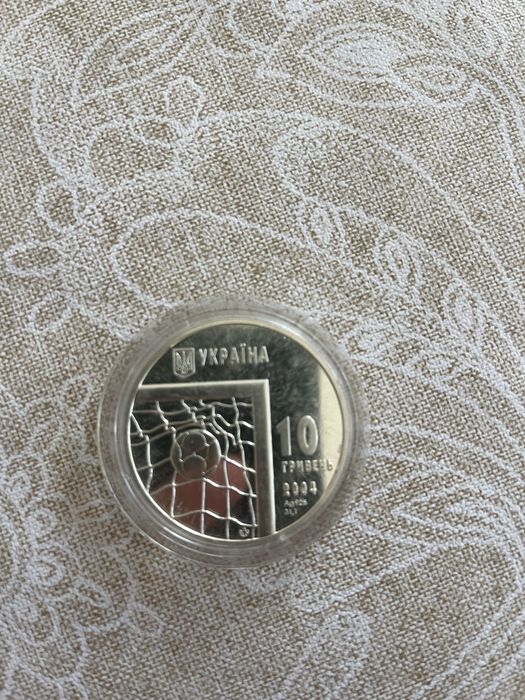 Продам украинскую монету 10 гривен