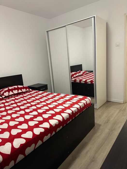 Închiriez apartament cu 2 camere