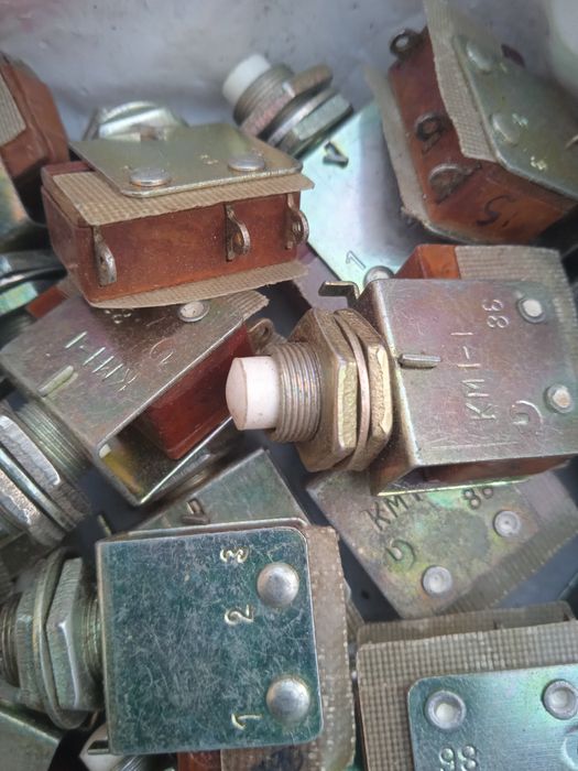 Кнопки КМ 1-1 советские