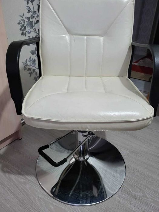 Продаю кресло для парикмахеров!!!