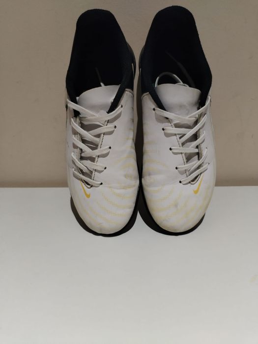 Crampoane , ghete de fotbal