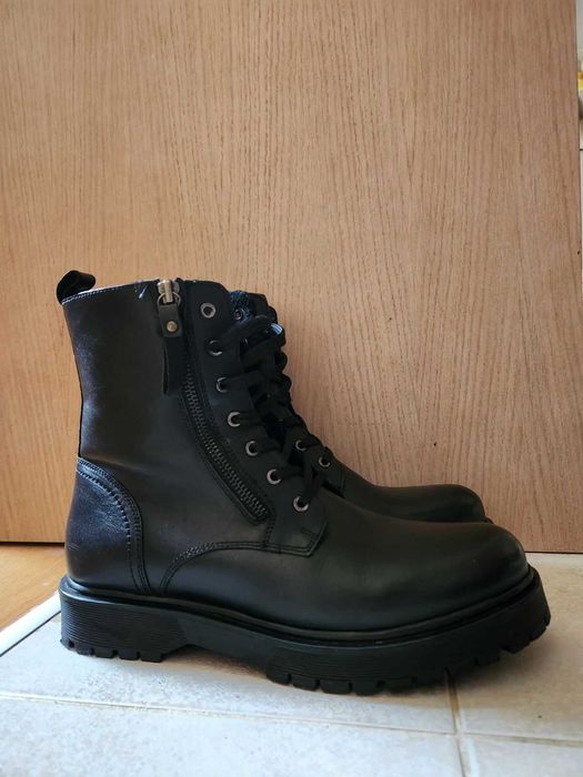 Дамски Зимни боти обувки Lasocki 40-41 номер.