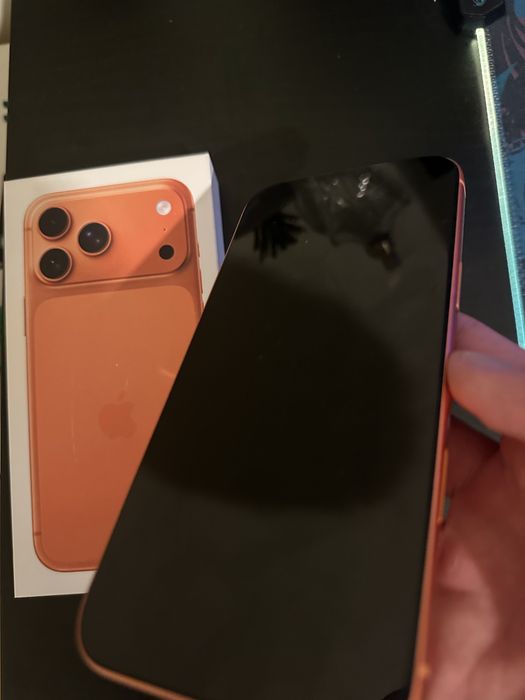 Iphone 17 pro max orange
