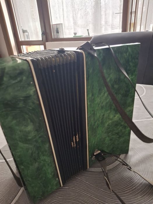 Продавам детски акордеон