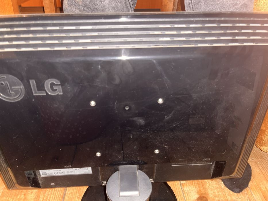 Monitor LG L222WS 22 inch widescreen ideal birou scoala gaming casual