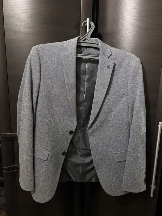 Мужской пиджак серый