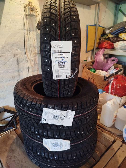 Продам новые шины 4шт. комплект