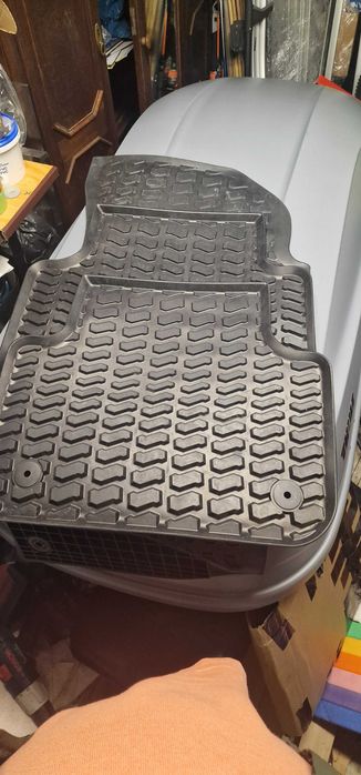 Audi Q7 -гумени стелки