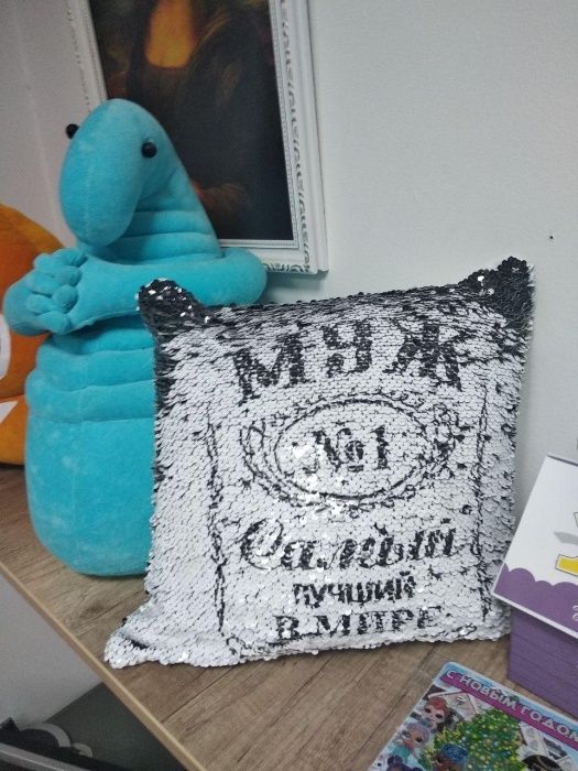 Подушка Хамелеон отличный подарок на память. Печатаем под заказ.