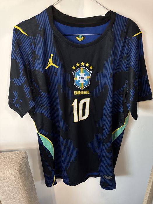 Tricou Brazilia away cupa mondiala(simplu la 125)(cu jucator la 150)