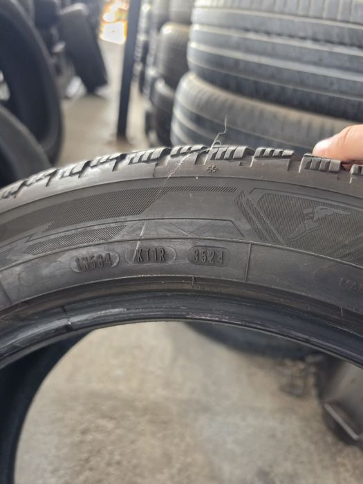 2 Броя 235/50/19 Goodyear 8mm 24dot