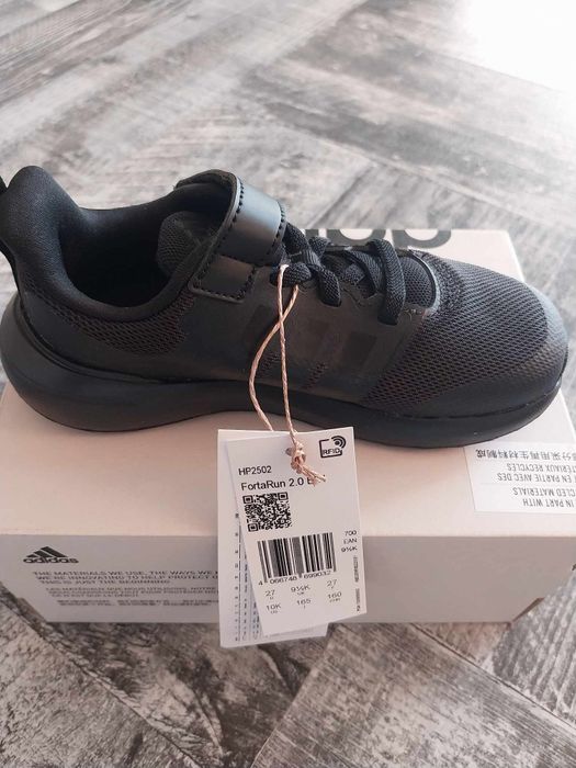 Маратонки adidas чисто нови