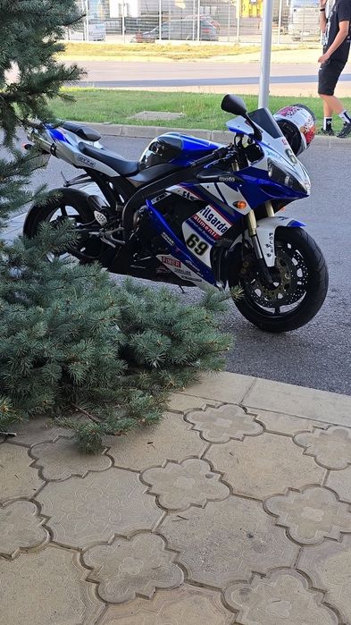 YAMAHA R1 2004 година
