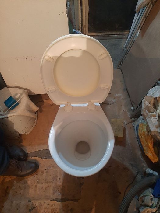 Продам унитаз  б.у.