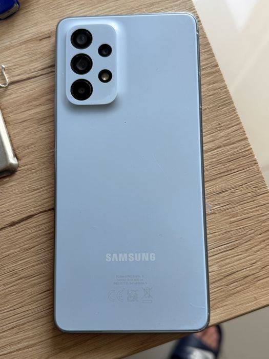 Vând Samsung A53 5G de 128 GB perfect funcțional urme fine de uzură nu-i spart dual sim coral încă un model reușit .ecran mare baterie mare