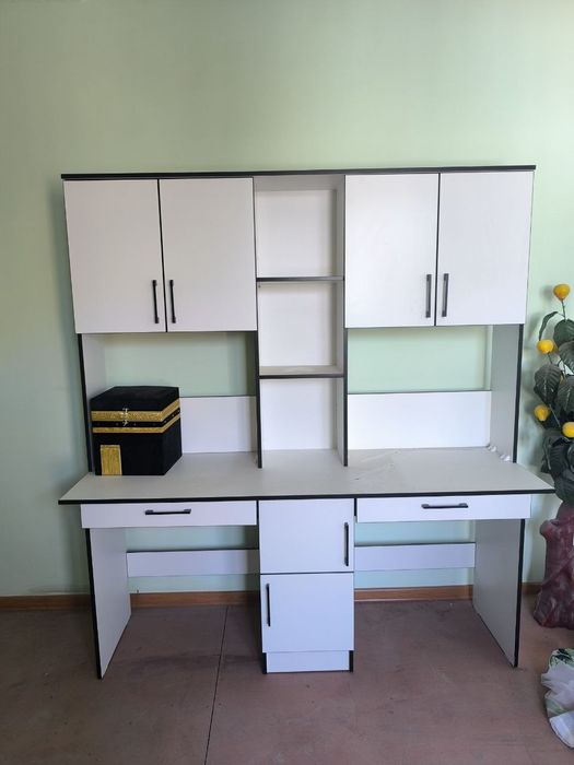Продаётся диван и шкаф со столом