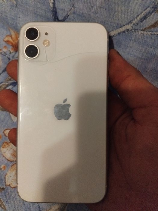 Vând iphone 11 are cod de taste