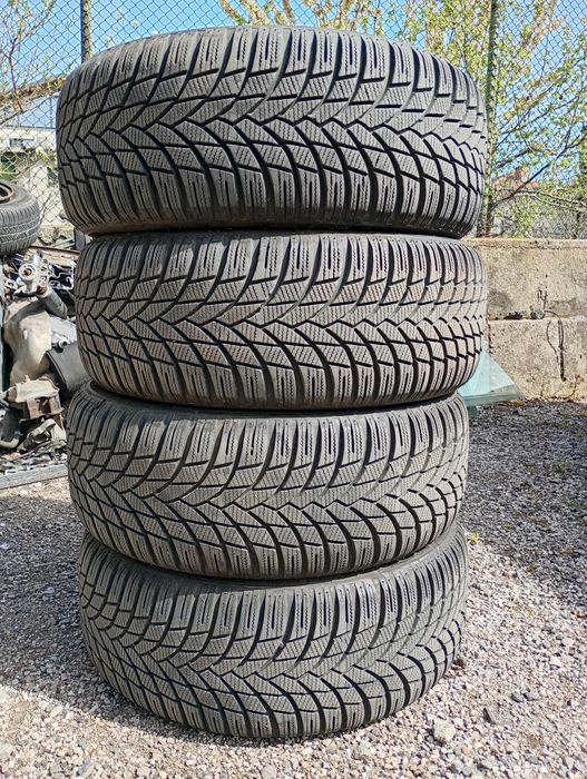 Зимни гуми 215/55/17 LASSA