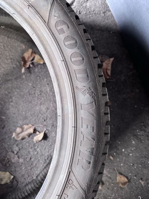 Зимние шины продаю