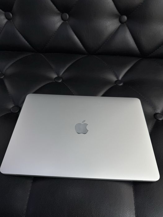 Apple MacBook pro M1 2020 в идеальном состоянии